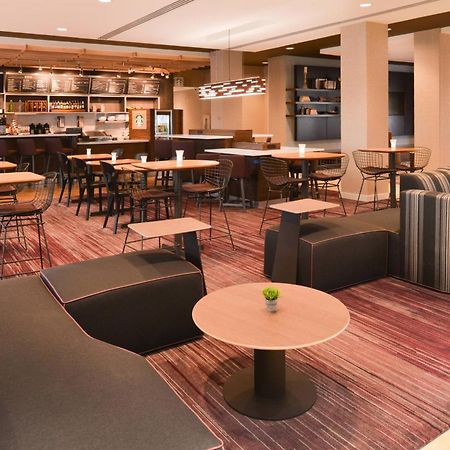 Courtyard By Marriott Toledo North Hotel Екстериор снимка