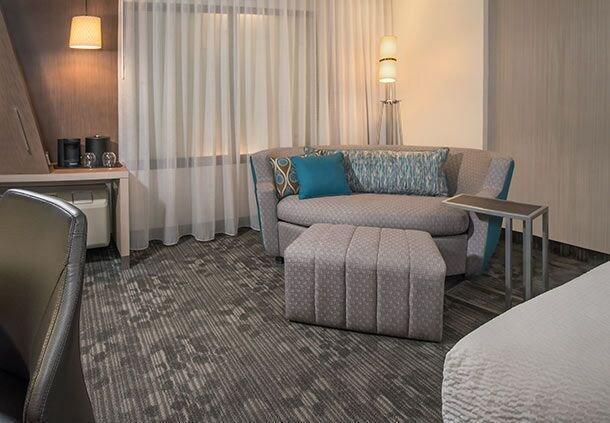 Courtyard By Marriott Toledo North Hotel Екстериор снимка