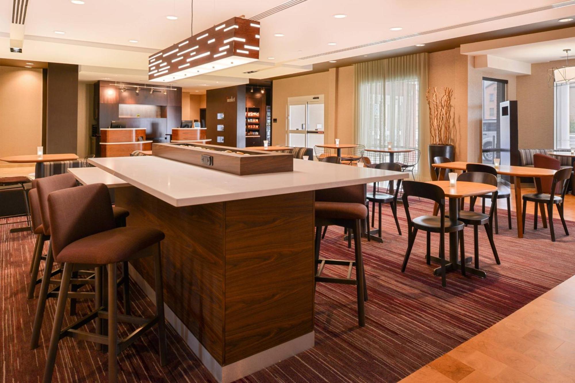 Courtyard By Marriott Toledo North Hotel Екстериор снимка