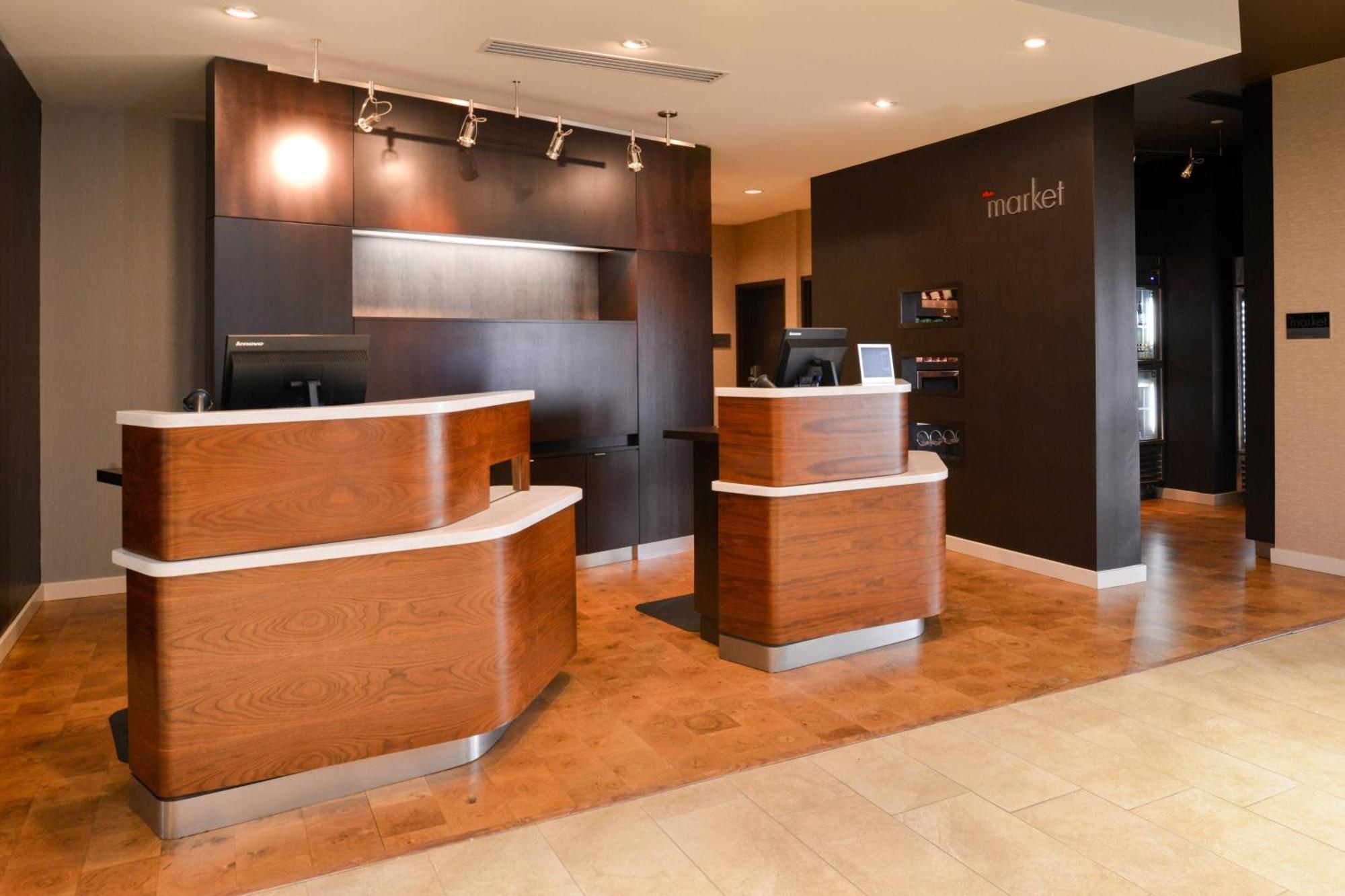 Courtyard By Marriott Toledo North Hotel Екстериор снимка