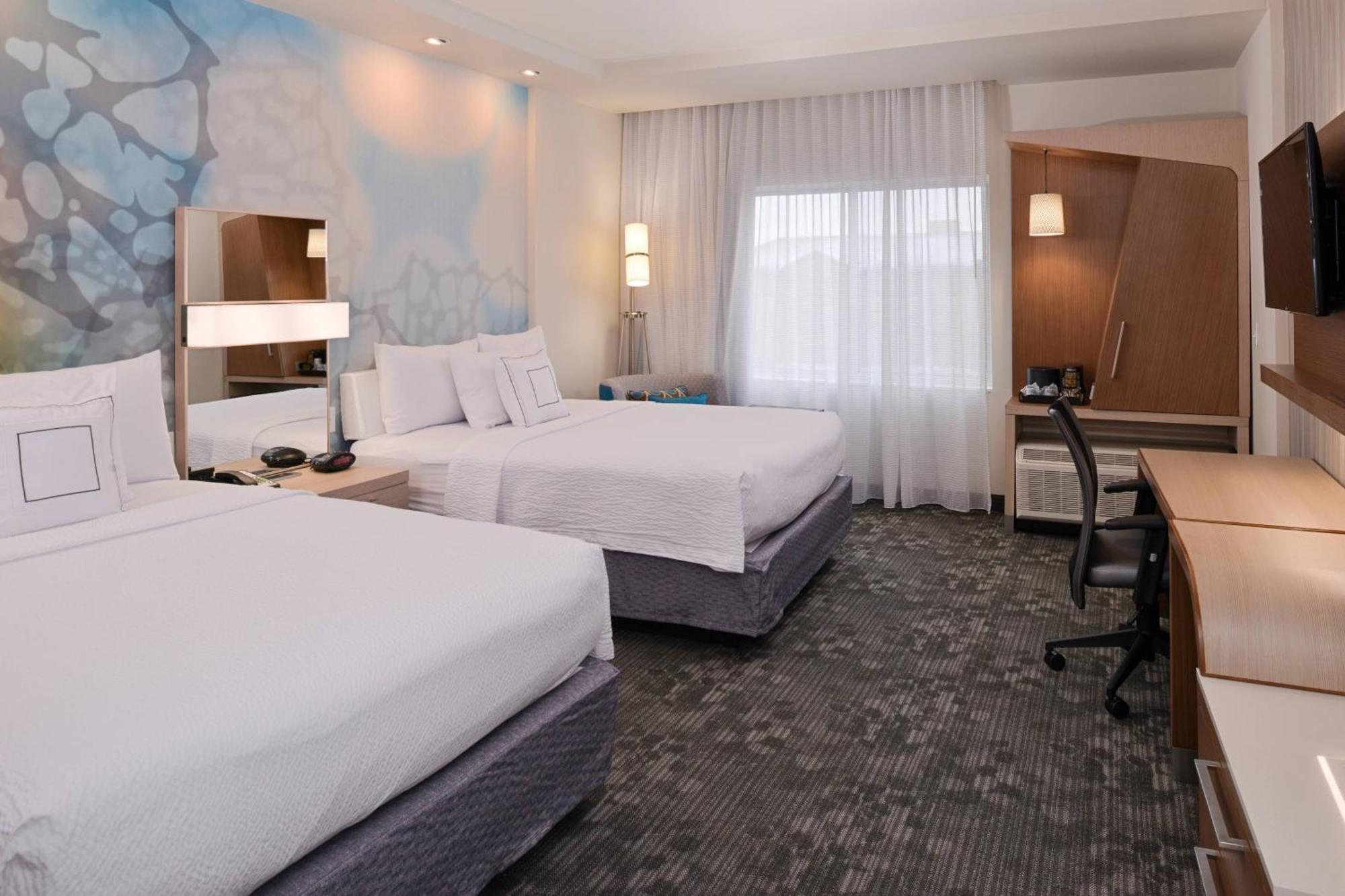 Courtyard By Marriott Toledo North Hotel Екстериор снимка