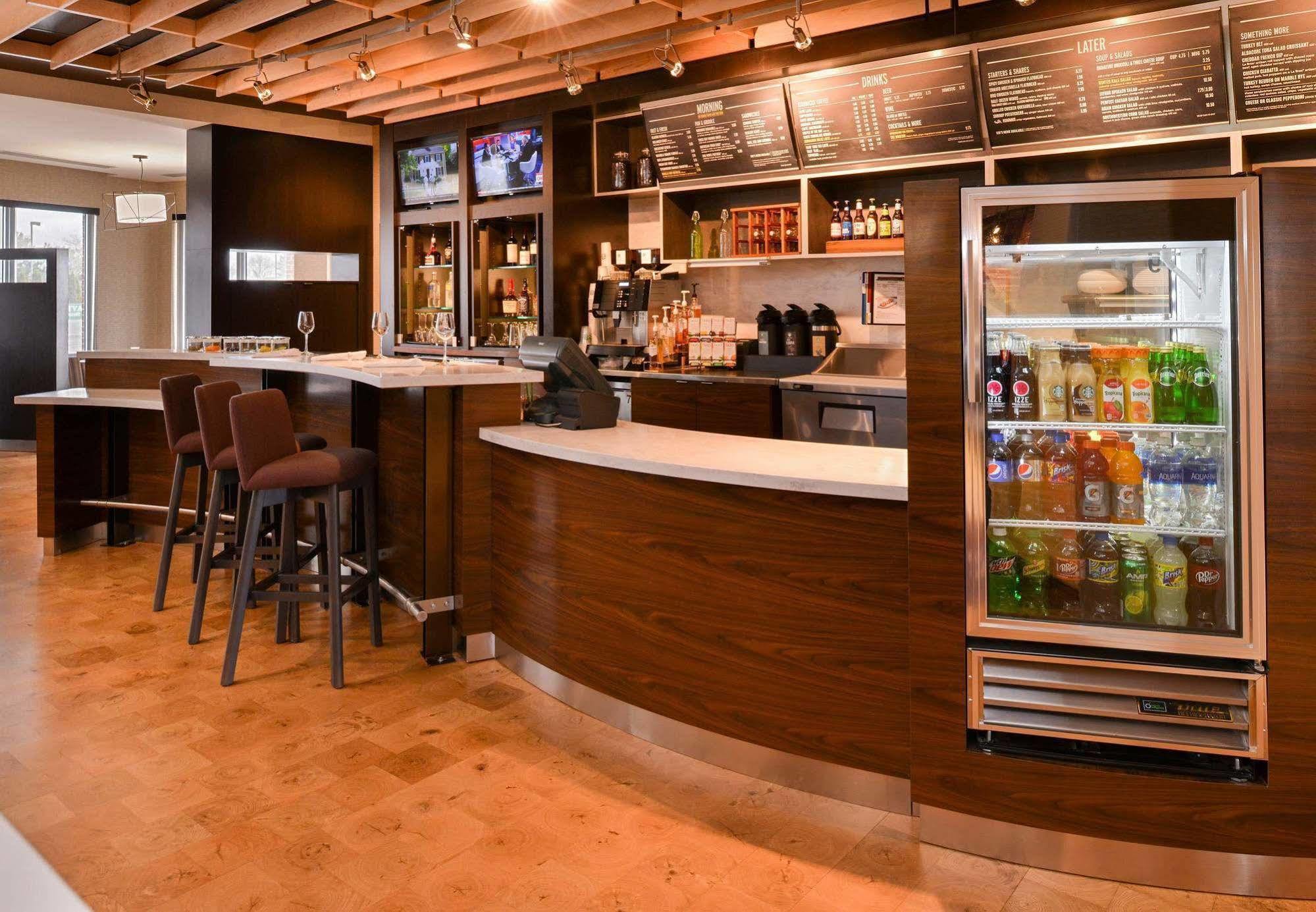 Courtyard By Marriott Toledo North Hotel Екстериор снимка